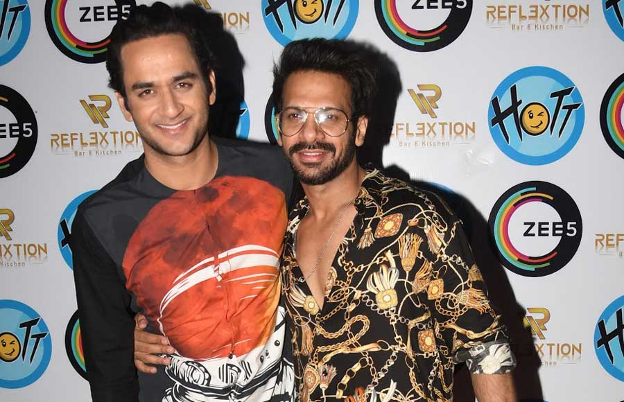 Karan Veer Mehra hosts a bash for Hott Studios