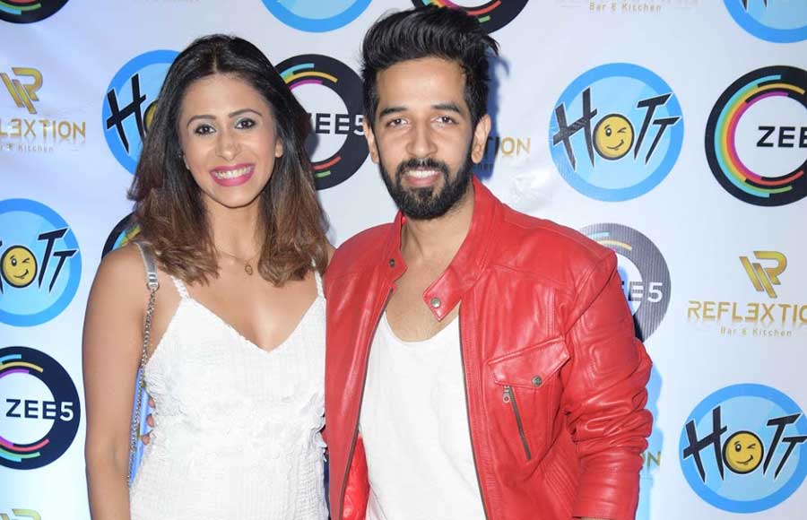 Karan Veer Mehra hosts a bash for Hott Studios