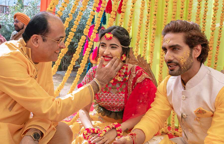 Take a look at Rohit Purohit- Sheena Bajaj’s haldi and Mehendi pictures 