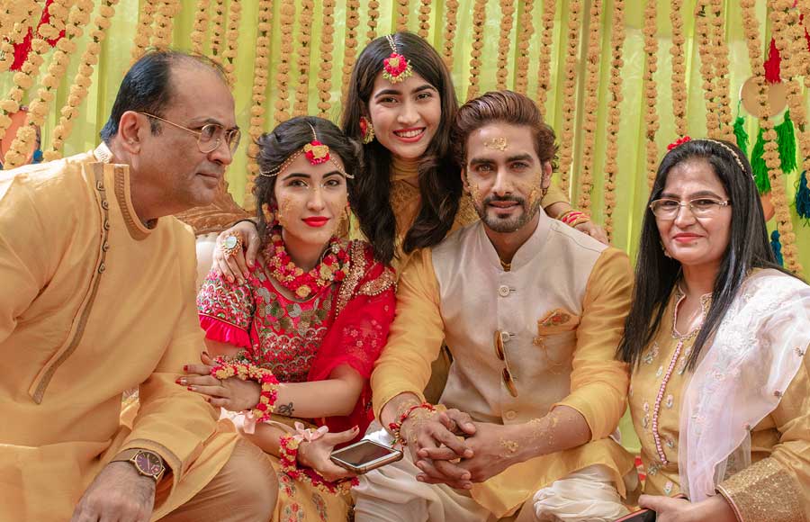 Take a look at Rohit Purohit- Sheena Bajaj’s haldi and Mehendi pictures 