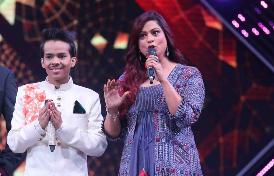 Sunidhi Chauhan Performs at Sa Re Ga Ma Pa Finale