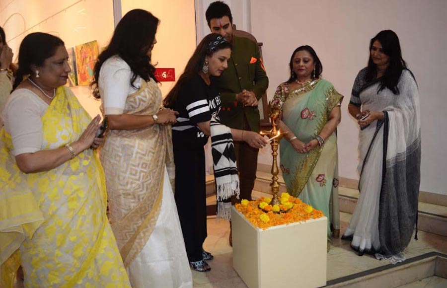 Sandip, Sharbani and Maju inaugurates painting exhibition 'India on Canvas' 