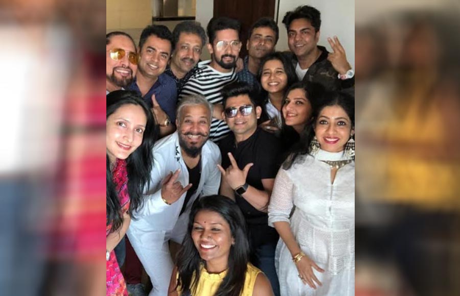 Ravi Dubey host's jury members of Sa Re Ga Ma Pa Li'l Champs