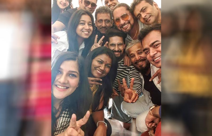 Ravi Dubey host's jury members of Sa Re Ga Ma Pa Li'l Champs