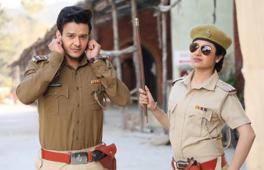 Paridhi Sharma rocks the look of a cop in Patiala Babes 