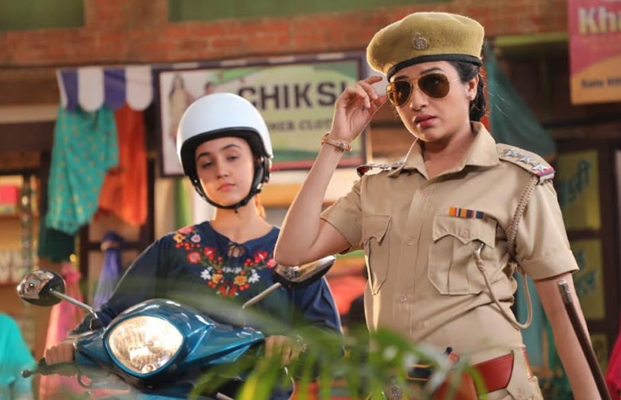 Paridhi Sharma rocks the look of a cop in Patiala Babes 