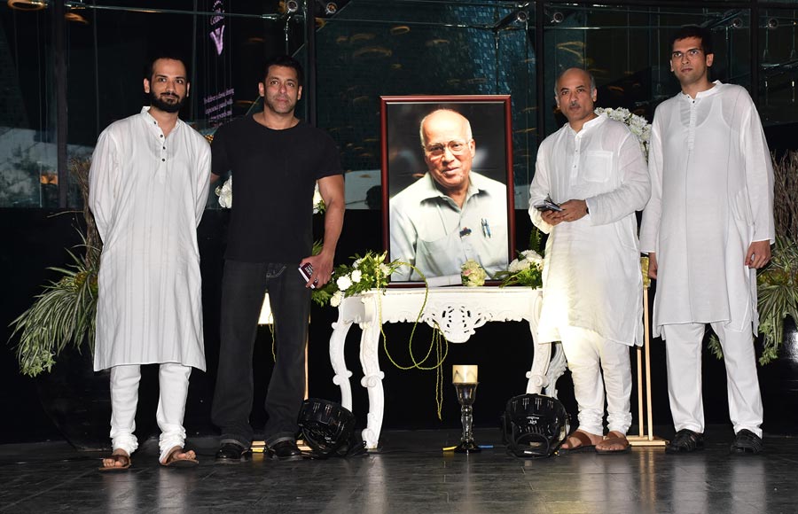 Shri Rajkumar Barjatya's prayer meet at Sahara Star