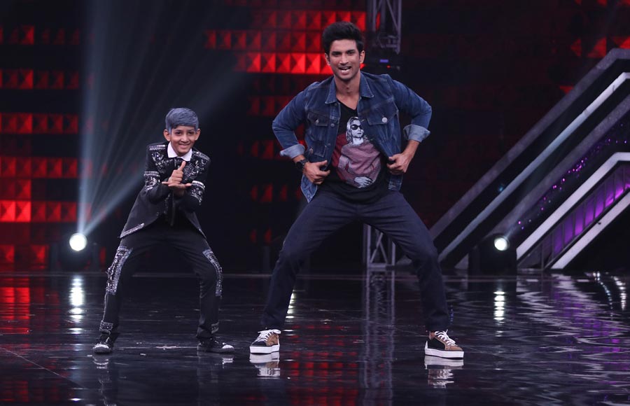 Sushant Singh Rajput and Bhumi Pednekar grace sets of Super Dancer Chapter 3