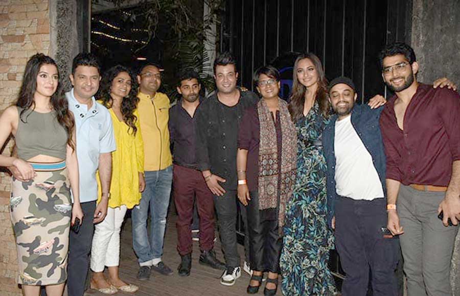 Sonakshi Sinha throws a 'wrap up' party 