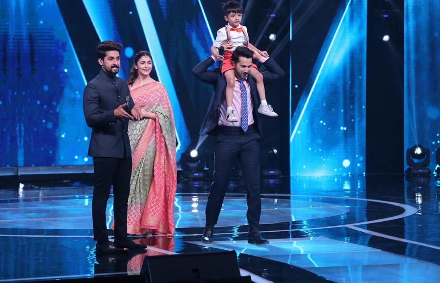 Alia Bhatt and Varun Dhawan dance to Li’l Champ Swaransh’s tunes