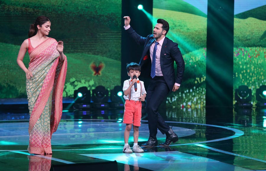 Alia Bhatt and Varun Dhawan dance to Li’l Champ Swaransh’s tunes