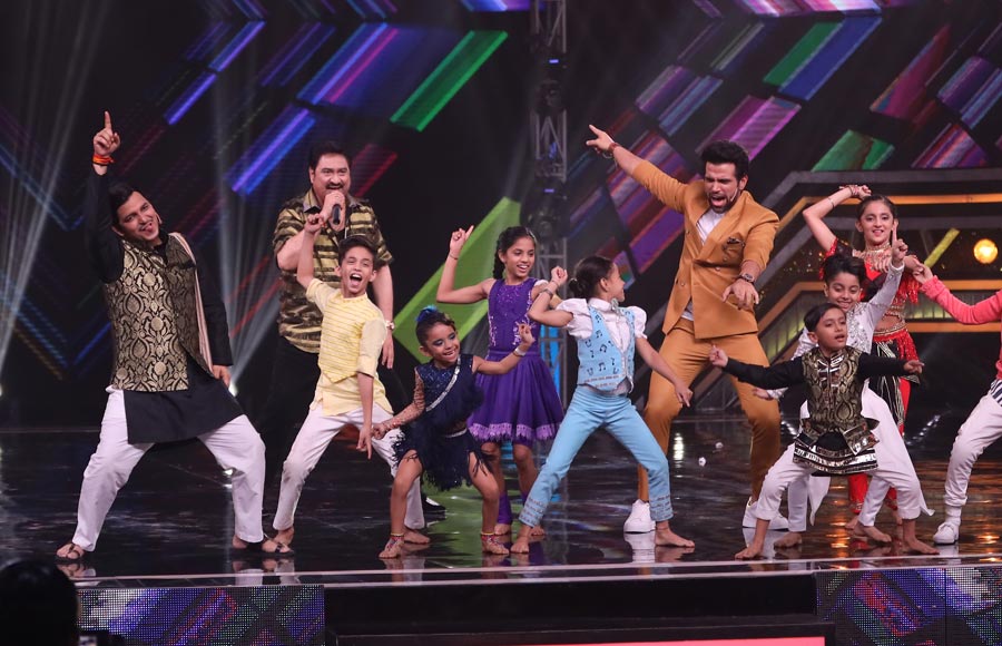 Kumar Sanu have gala time on the sets of Super Dancer 