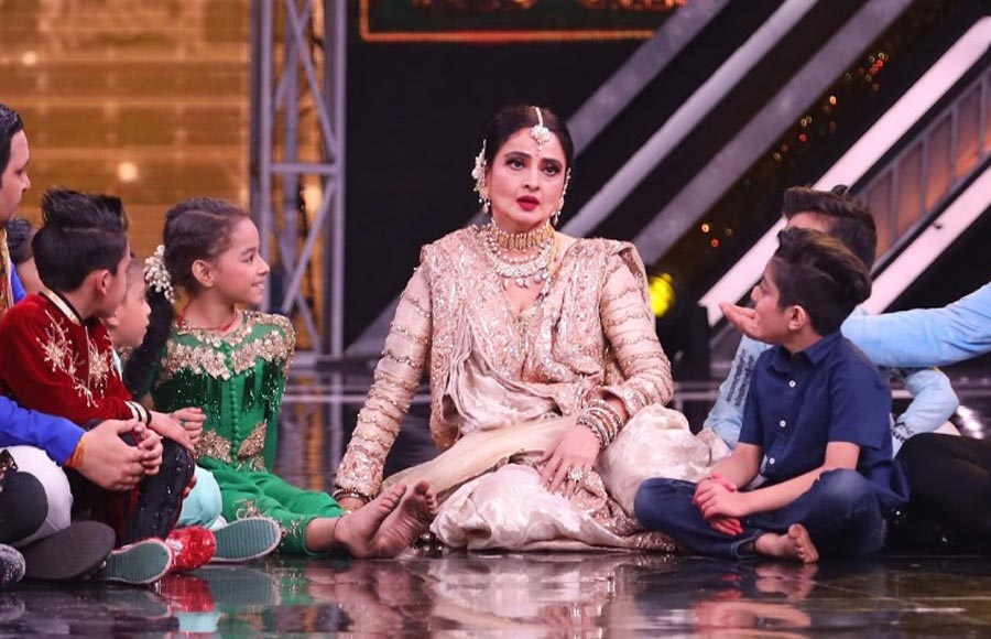 Bollywood Queen’ Rekha relieves her ‘Bachpan ke din’ on Super Dancer Chapter 3