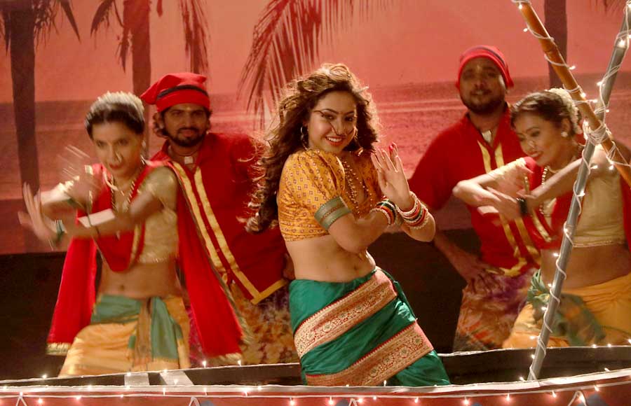 Reem Shaikh recreates Madhuri Dixit’s sensuous Koli dance on Tujhse Hain Raabta!