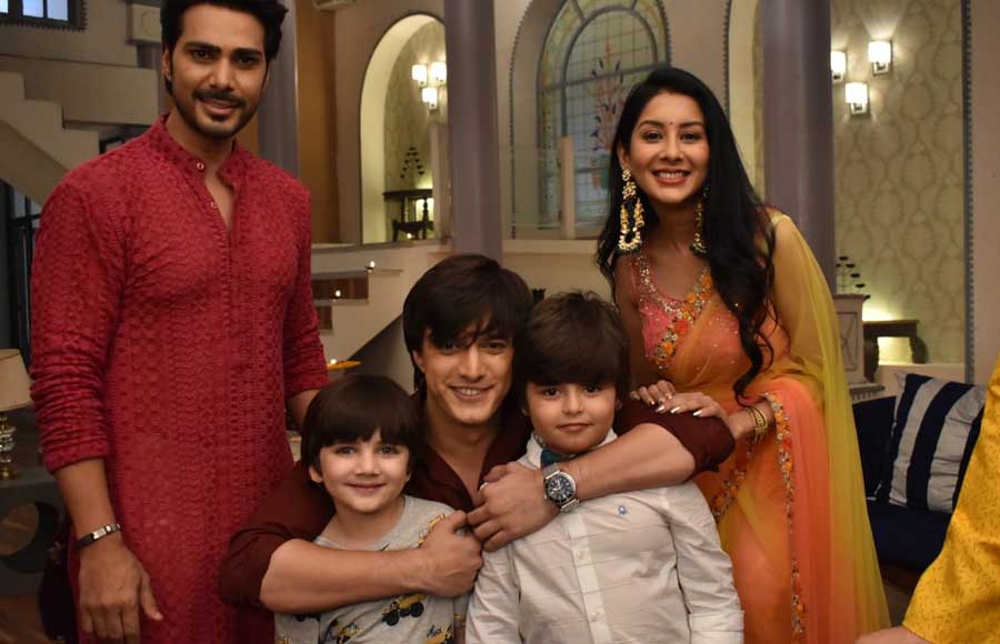 Birthday celebration on the sets of Yeh Rishta Kya Kehlata Hai 