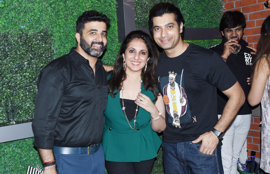 Munisha Khatwani's throws her birthday bash!