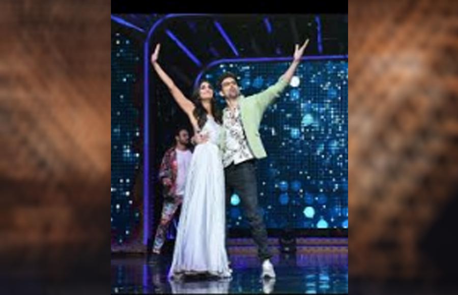 Hrithik Roshan, Vaani Kapoor and Tiger Shroff on the sets of Nach Baliye 9