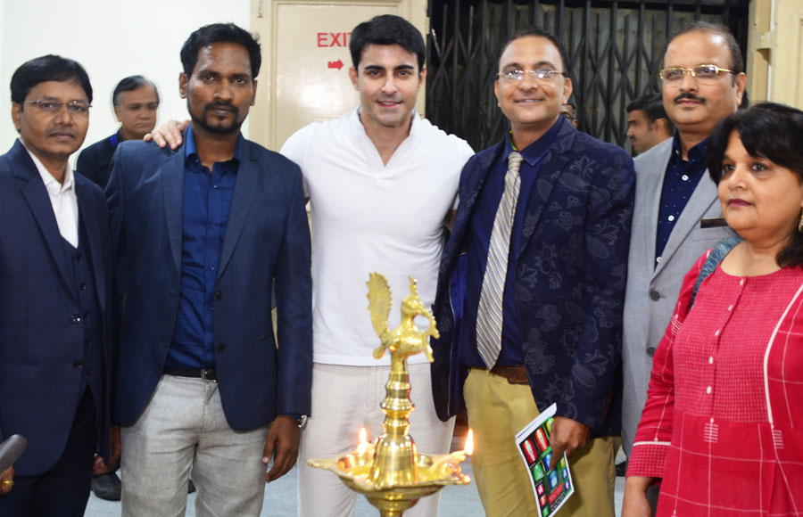 Gautam Rode, Preeti Jhangiani and Angela Krislinzki grace Artival 2019 