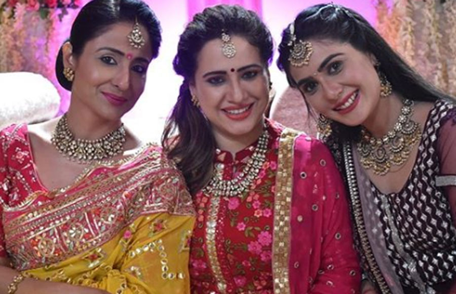 From the sets of Star Plus' Yeh Rishtey Hain Pyaar Ke