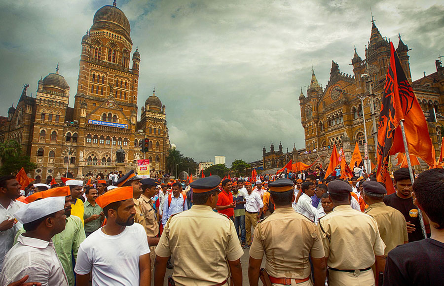 Dharmendra, Salman and Shah Rukh launched Mumbai Police Calendar