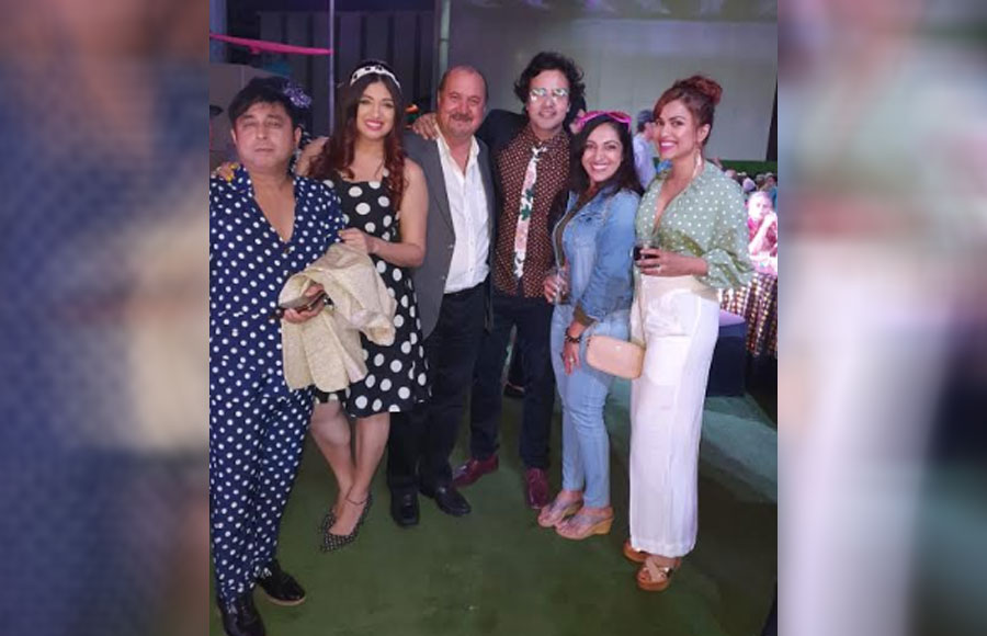 Vahbbiz Dorabjee celebrates father's birthday in style! 