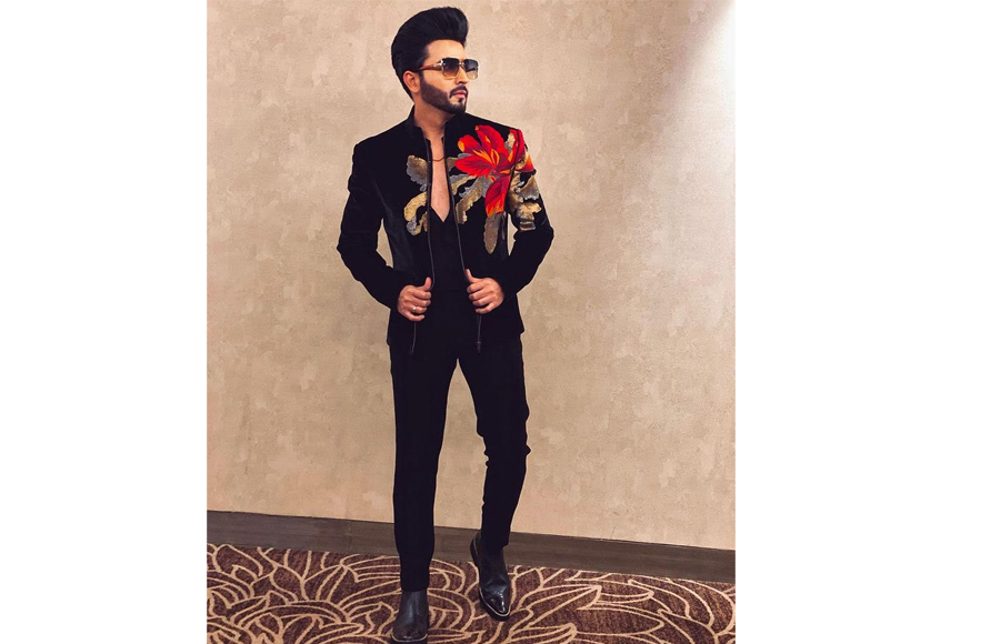 Dude Alert! Jhalak Dikhhla Jaa's Dheeraj Dhoopar looks super hot in black outfits