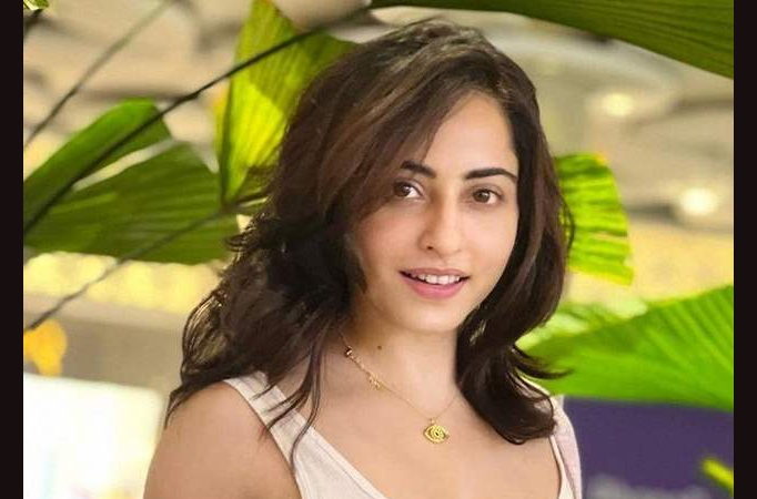 Niyati Fatnani interacted with friends to learn Bengali for 'Dear Ishq'