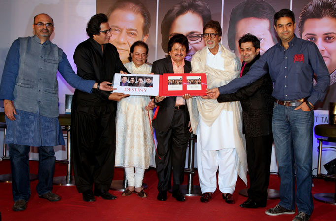 Mr.Surya Mantha, Talat Aziz, Anup Jalota, Pankaj Udhas, Shri Amitabh Bachchan, with Sumeet Tappoo & Aadarsh Gupta 