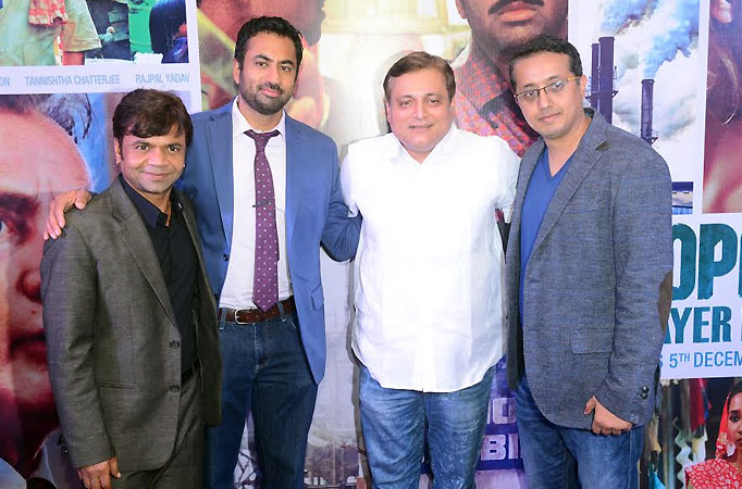 Kal Penn, Raajpal Yadav and Manoj Joshi with producer Ravi Walia