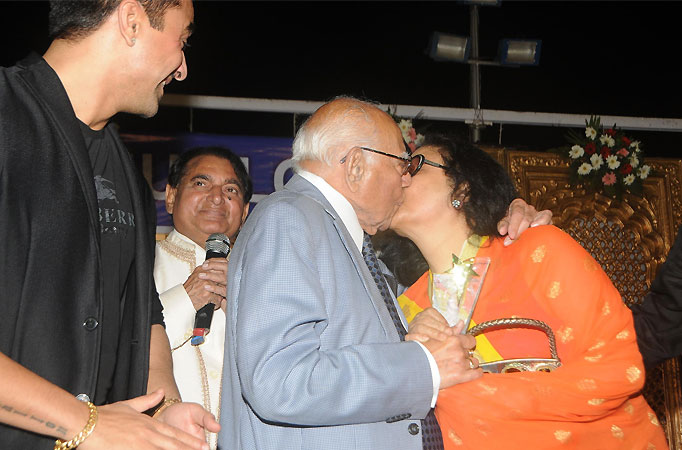 Ram Jethmalani again kisses - this time Leena Chandavarkar