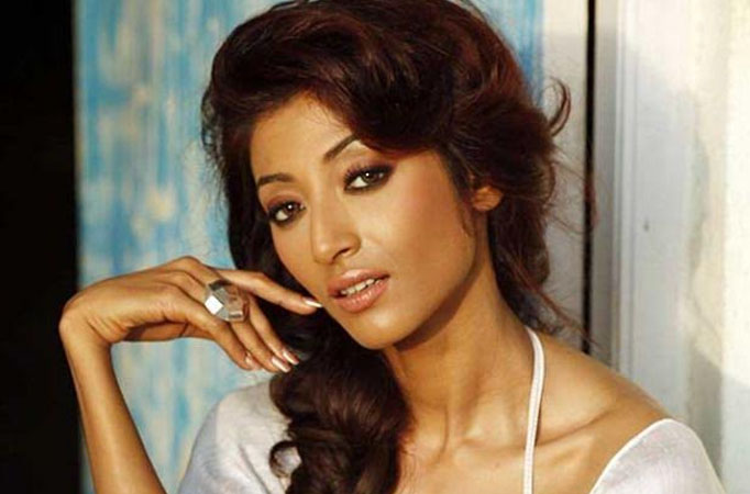 On demand, Hate Story actress Paoli Dam poses for a selfie with THIS actor  