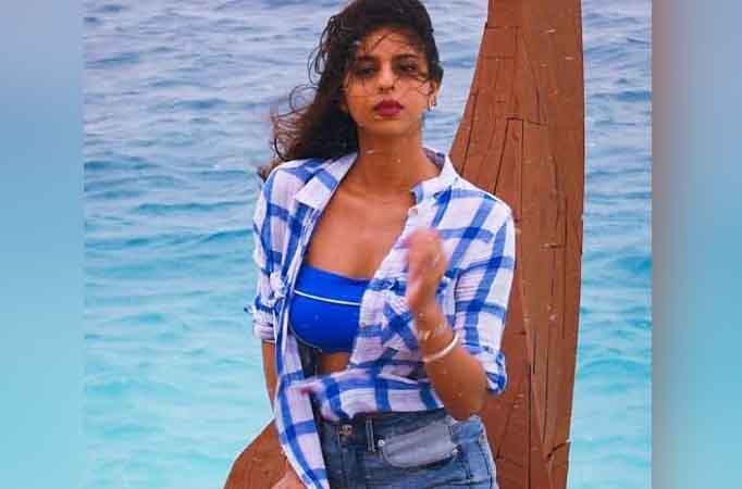 Suhana Khan aces beach look in shades of blue 