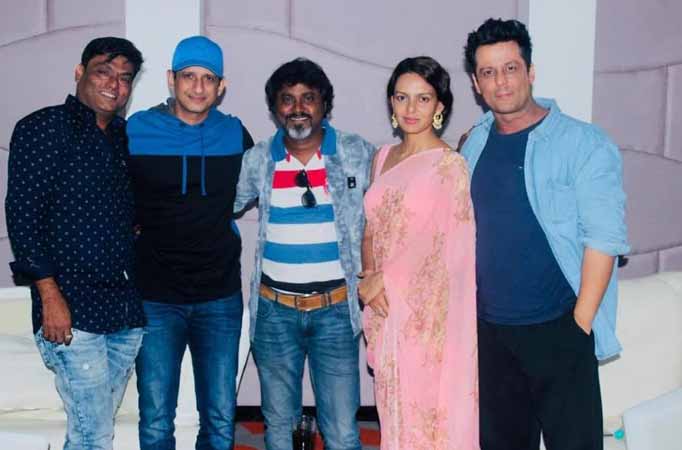 Sharman Joshi and director Aaryaan Saxena thank the villagers of Ranchi