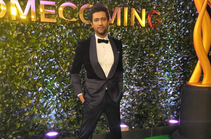 Vicky Kaushal looks HANDSOME in BLACK at IIFA Awards 2019