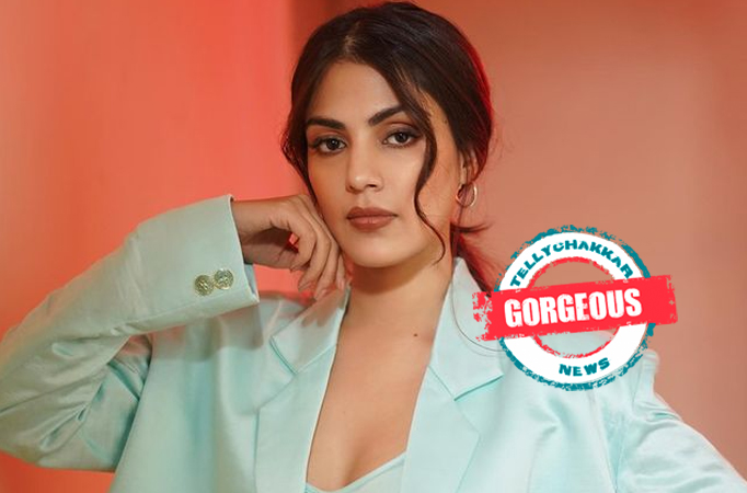 GORGEOUS: Rhea Chakraborty looks STUNNING as she flaunts her NO-MAKEUP LOOK!