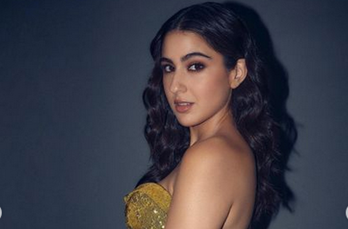 “She is hiding her face because of oily hair and no makeup” - netizens troll Sara Ali Khan as she is hiding her face from the pa