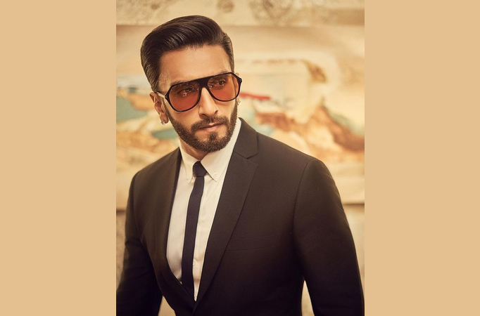 Ranveer brings a smile to many faces as takes selfies with everyone in reality show