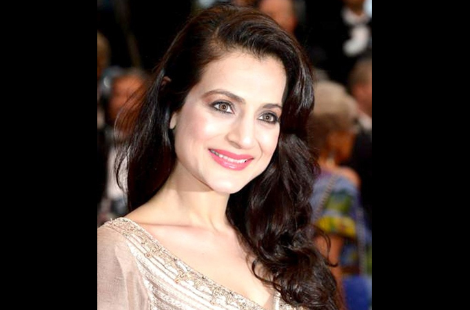 “Does she have any fans today?” netizens trolls Ameesha Patel on this late is video 