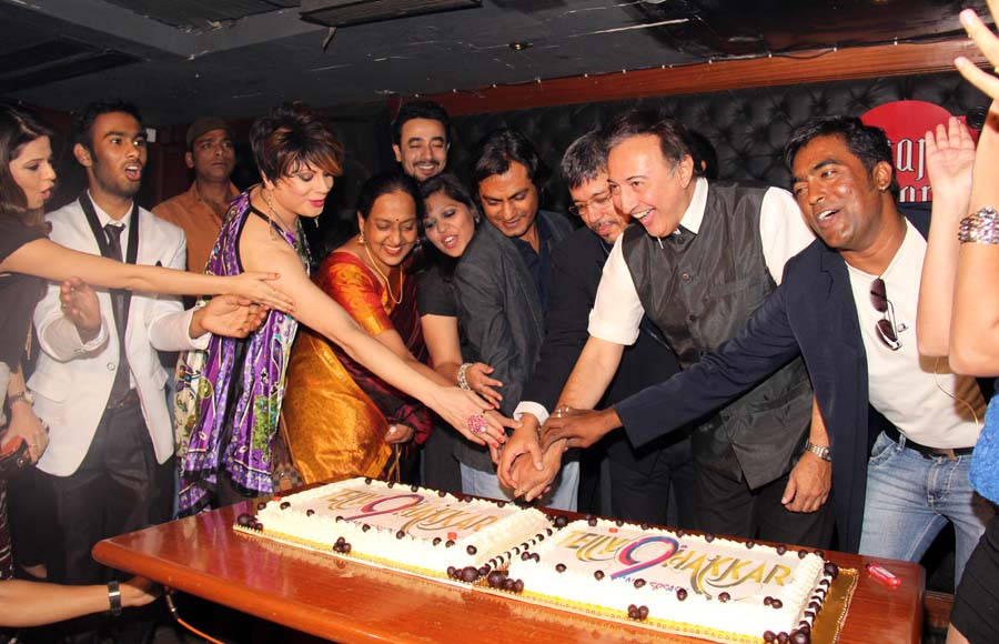 Cake cutting: Tellychakkar.com's 9th anniversary party