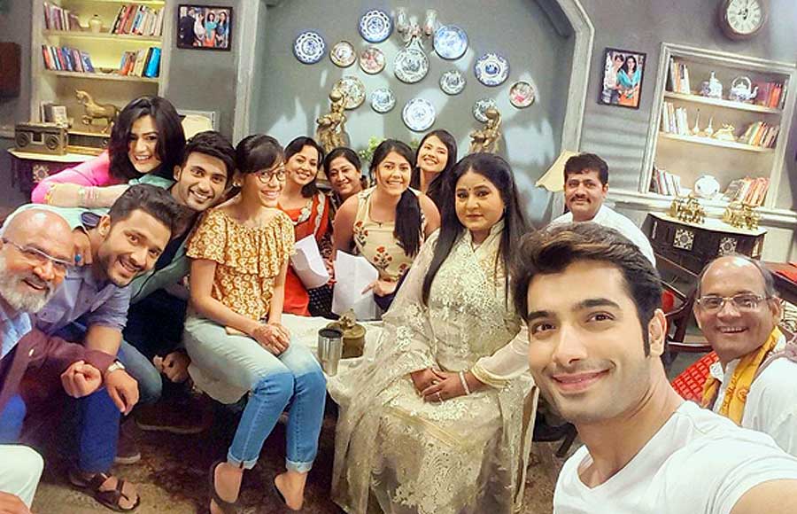 Perfect Family....Kasam Se