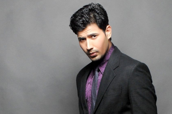  Sumit Vyas (Kartik) 