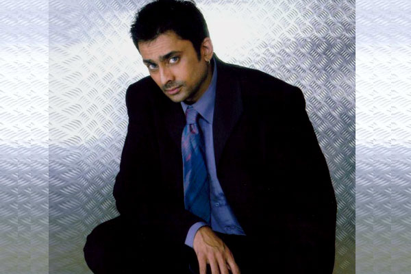  Anuj Saxena 