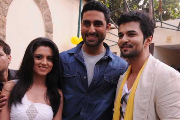 Abhishek Bachchan with Raqesh Vashisht and Riddhi Dogra