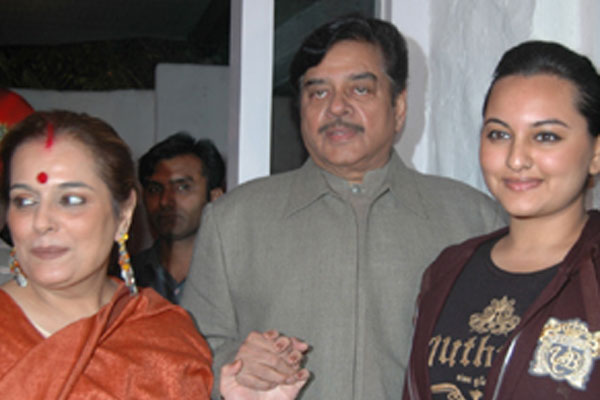 Shatrughan Sinha wife Poonam along with their daughter