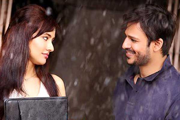 Neha Sharma and Vivek Oeroi