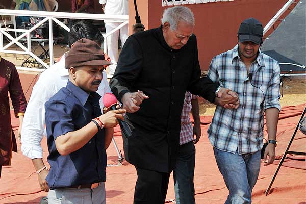 Rajpal Yadav with Dara Singh