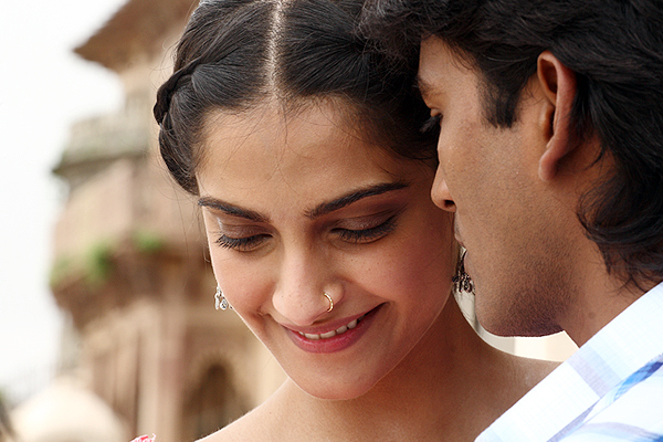 Sonam Kapoor and Dhanush in Raanjhanaa