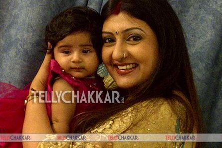 Juhi Parmar with her daughter Samaira