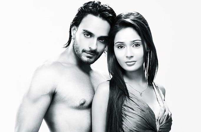 Angad Hasija and Sara Khan