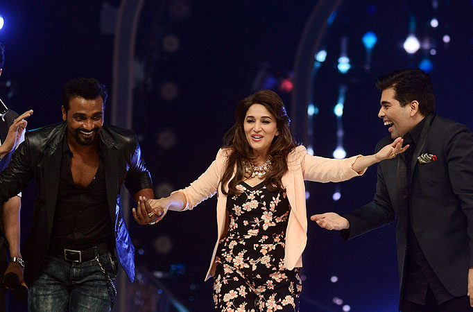 Remo, Madhuri and Karan performed 'tango' on the stage of Jhalak